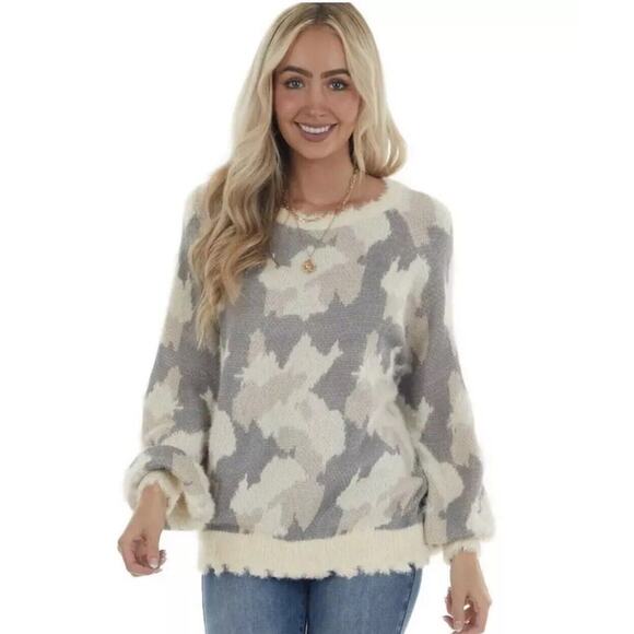 Umgee Sweater Women's Camo Crew Neck Long Sleeve Oversized Eyelash Sz M - Picture 1 of 9